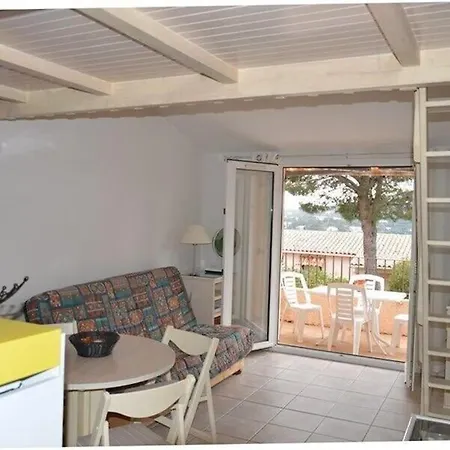Joli 2 Pieces Residence Avec Piscine